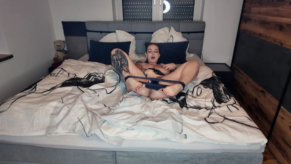 sexy foto nr. 6 von Komm und spiel mit mir in meinem Bett !!