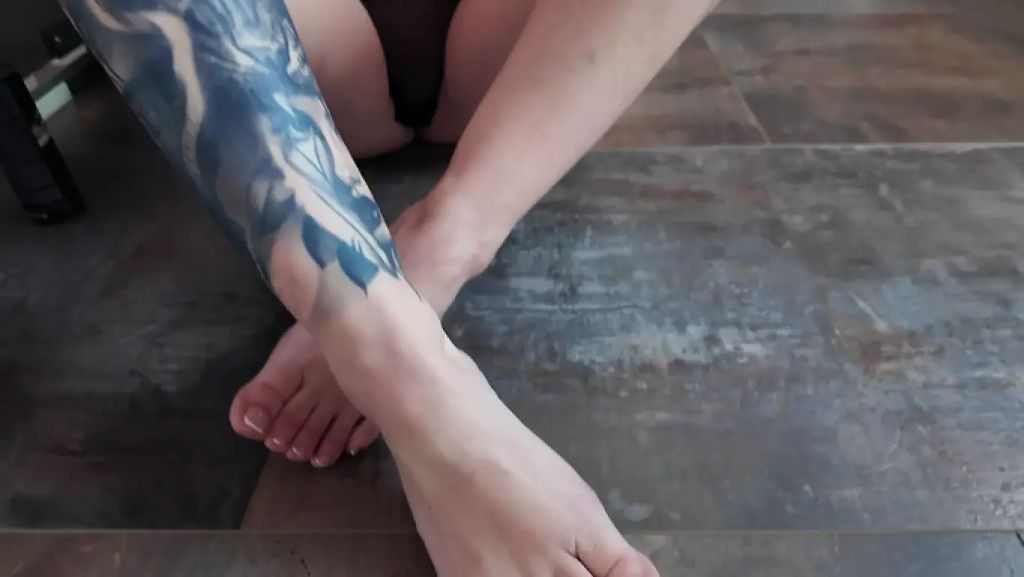 sexy foto nr. 1 von Geiler Footjob und meine nasse Pussy für dich !!