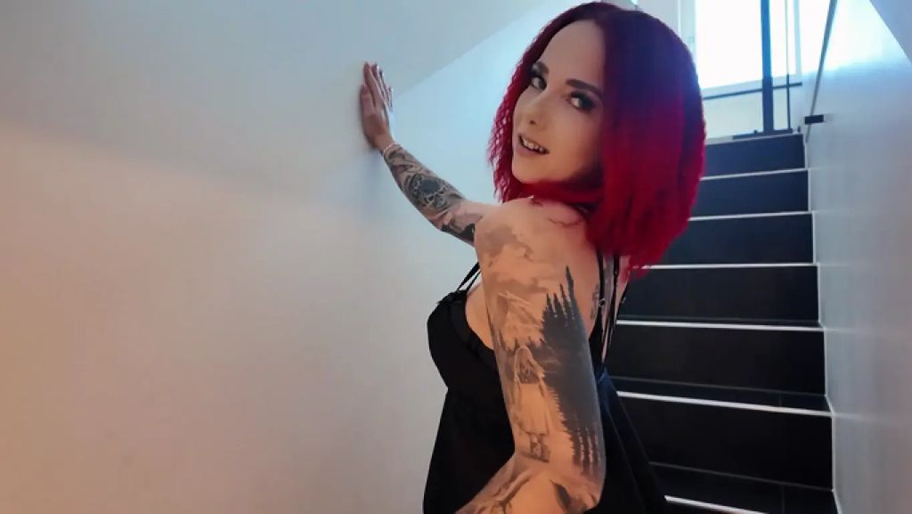 sexy foto nr. 1 von In knapper Jeans Short und enger Netzt Strumpfhose meine....