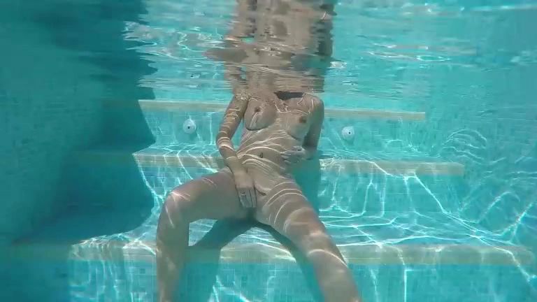 sexy foto nr. 8 von Ich liebe Wasser
