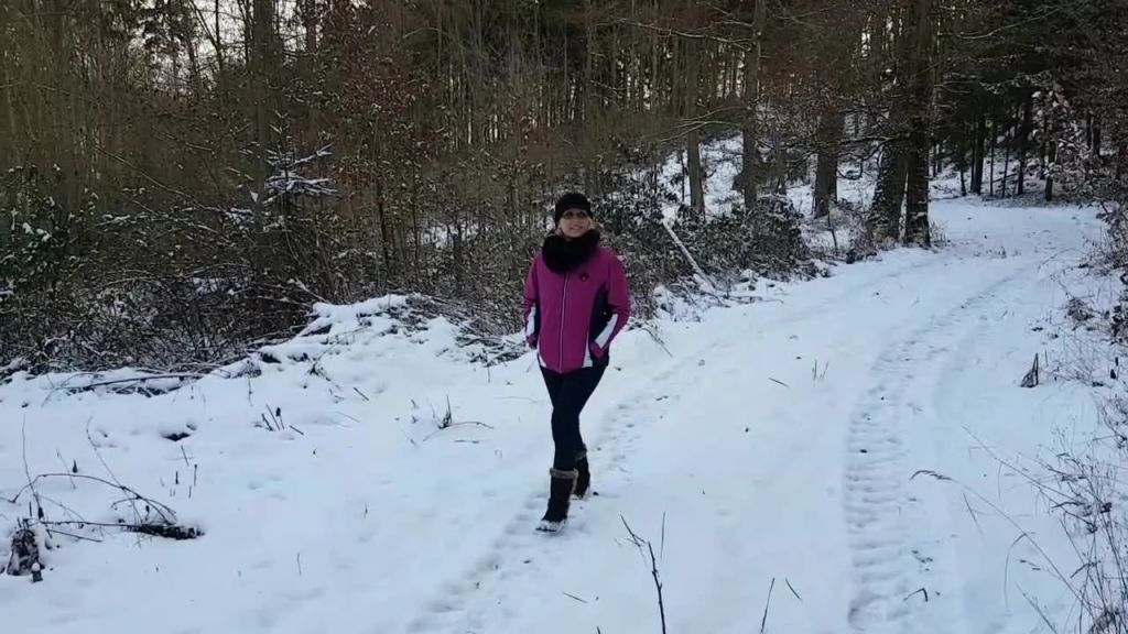 sexy foto nr. 1 von Pissen im Wald