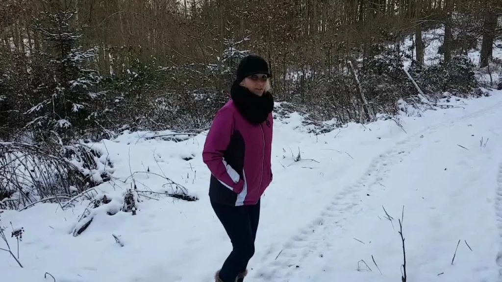 sexy foto nr. 2 von Pissen im Wald