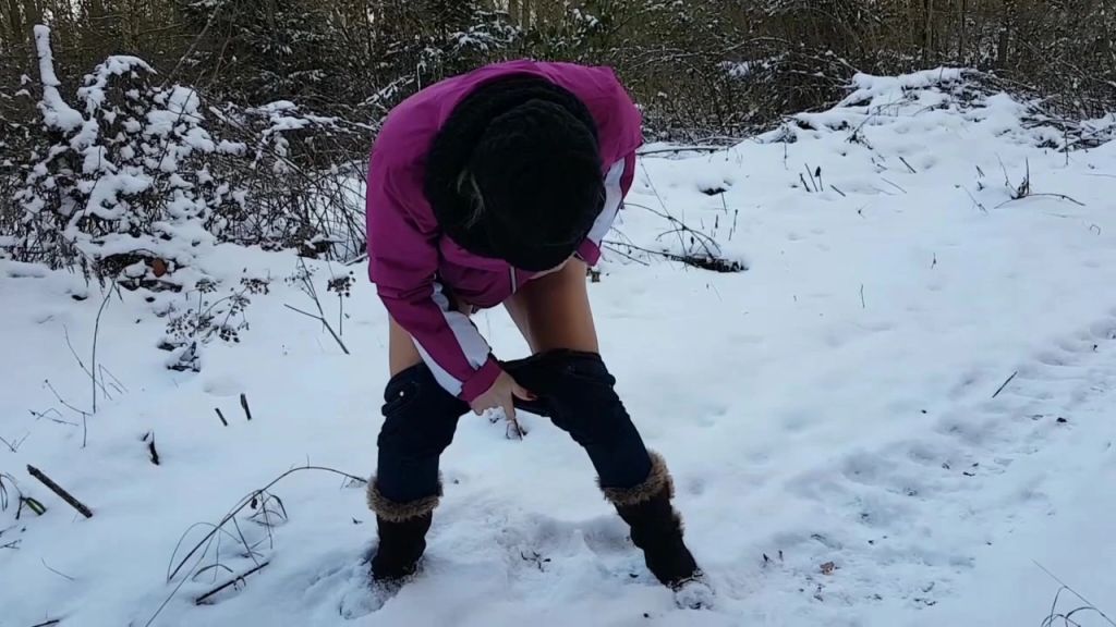 sexy foto nr. 7 von Pissen im Wald