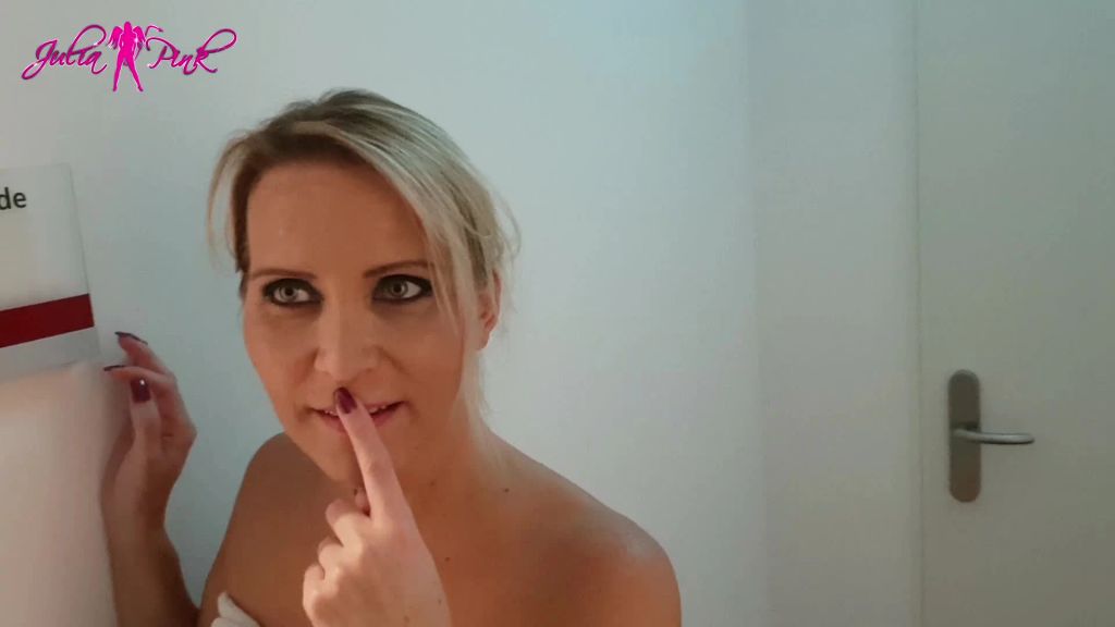 sexy foto nr. 1 von Jungschwanz in der öffentlichen Dusche ausgesaugt