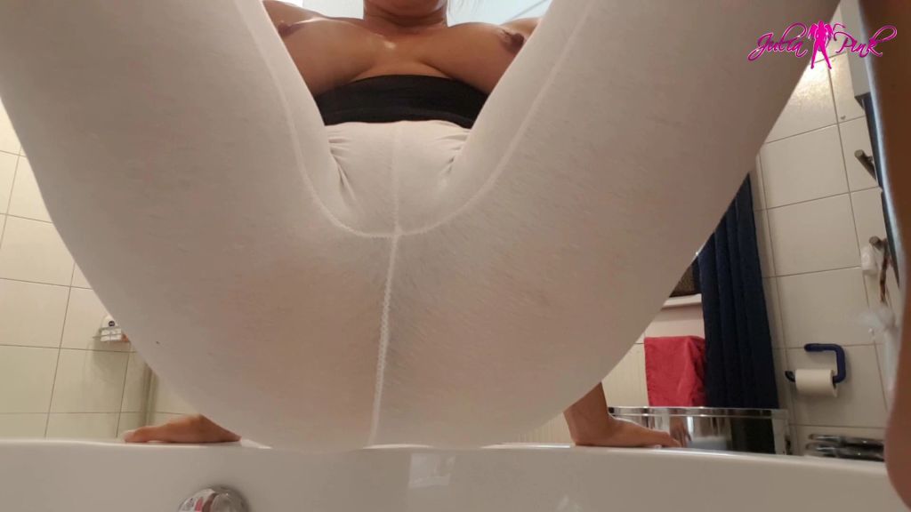 sexy foto nr. 9 von In die Leggins gepisst
