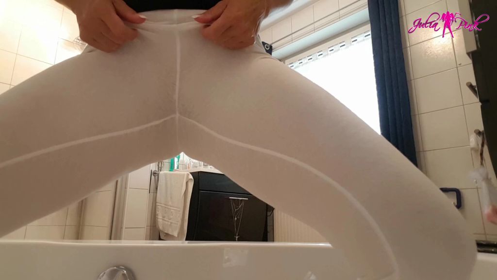 sexy foto nr. 10 von In die Leggins gepisst