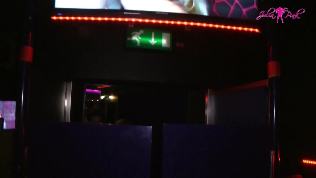 sexy foto nr. 2 von Jungschwanz im Pornokino ausgesaugt...