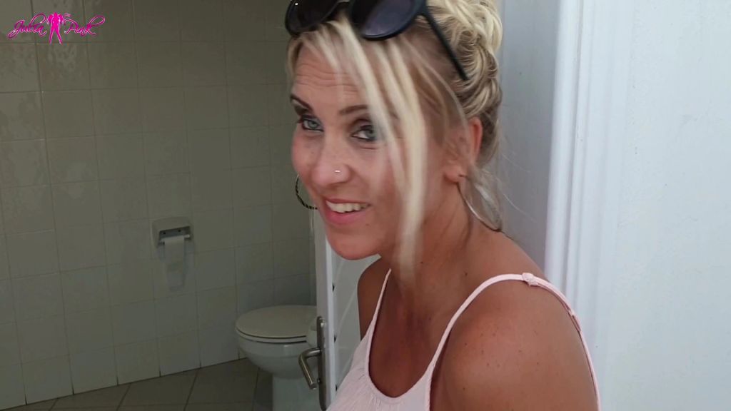 sexy foto nr. 6 von Pissen im öffentlichen Herrenklo