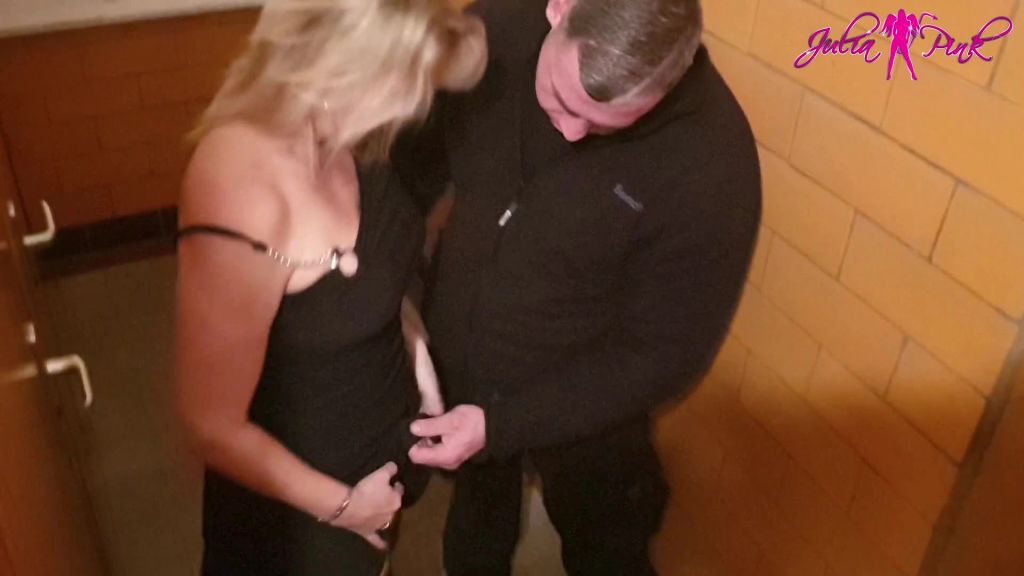 sexy foto nr. 3 von Vom Türsteher weggefickt