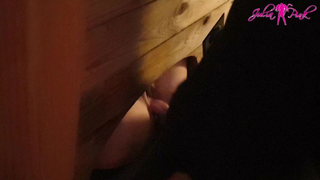 sexy foto nr. 8 von In der Fickbox durchgefickt