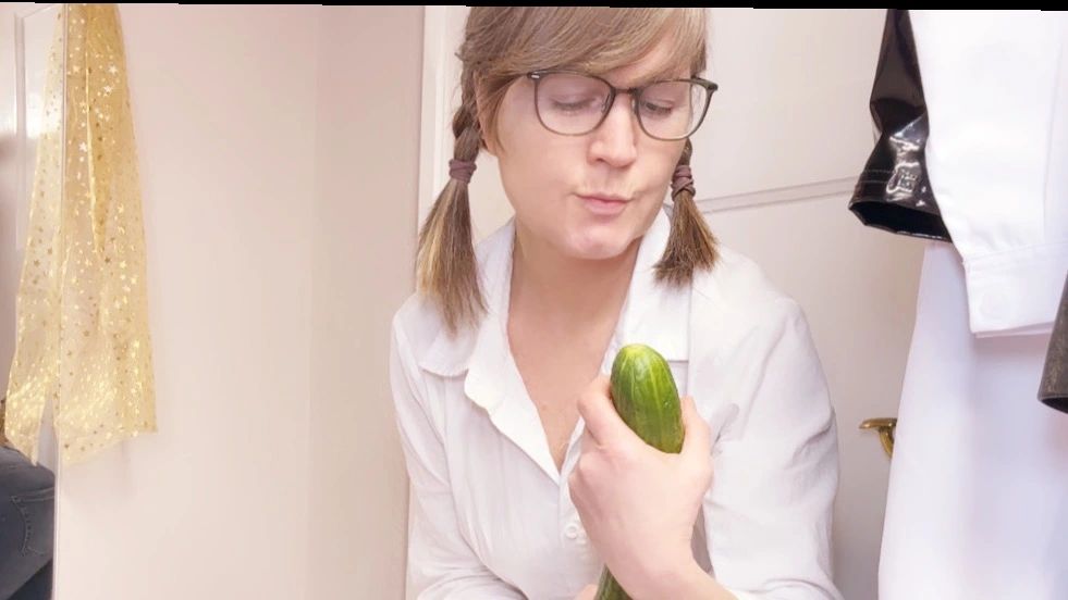 Vorschaubild zum Video „Die geile Gurke 🥒“ von Heisse Spitzmaus