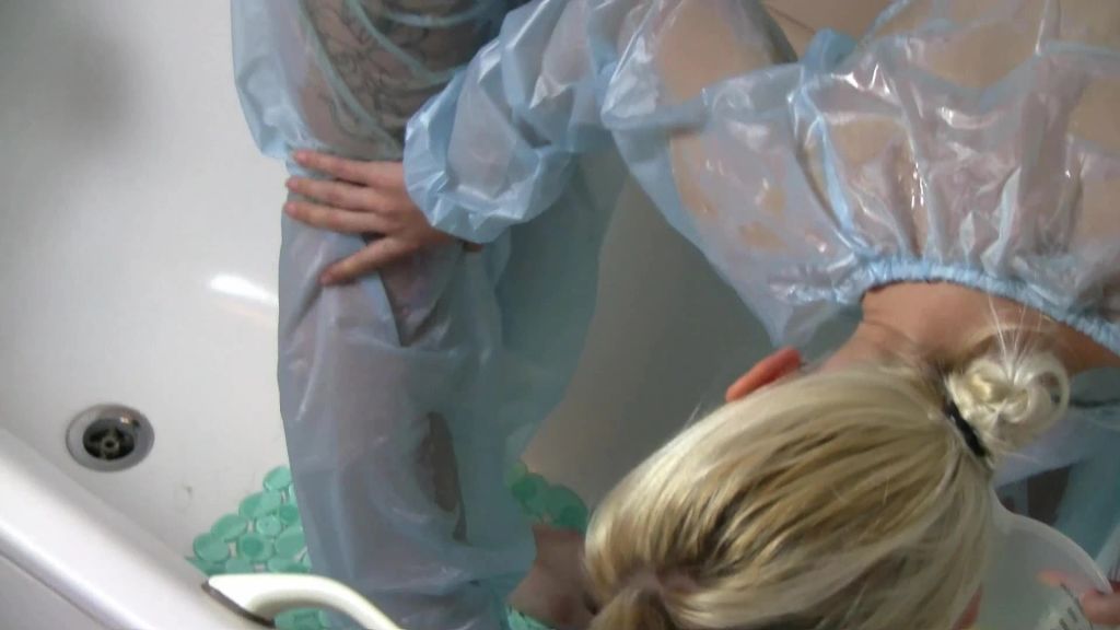 sexy foto nr. 5 von Öliger Spaß in PVC Plastik Anzügen