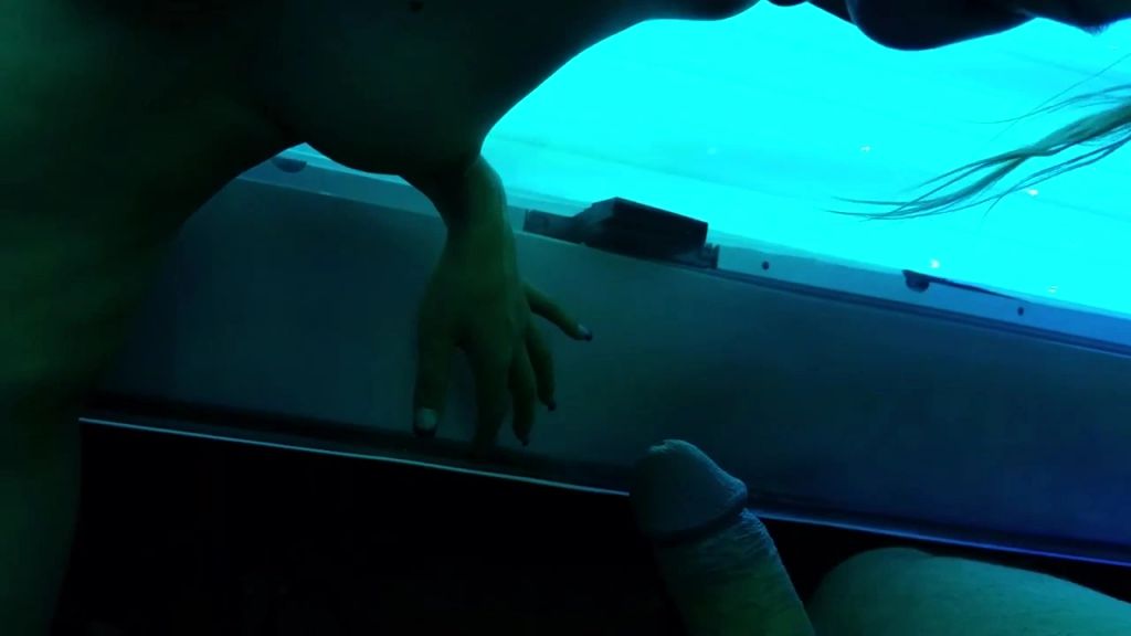 sexy foto nr. 4 von Geiler Fick im Solarium...Psst leise!!
