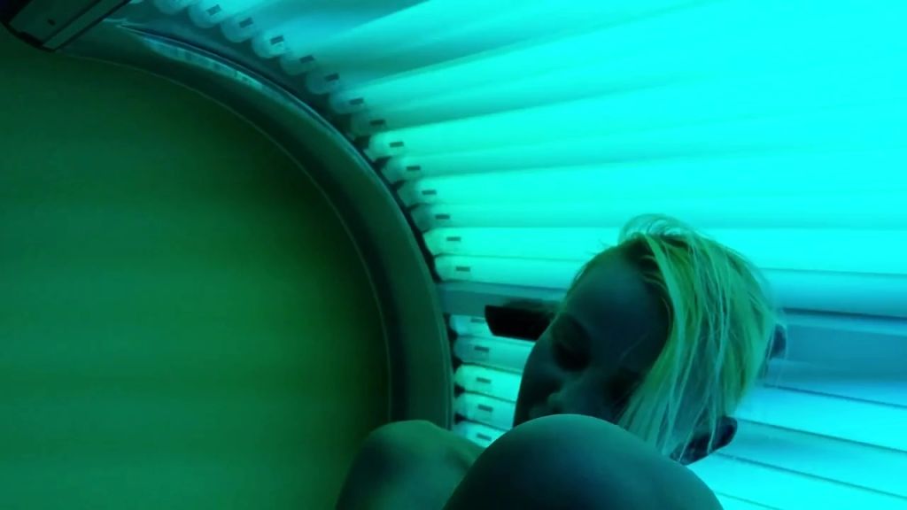 sexy foto nr. 10 von Geiler Fick im Solarium...Psst leise!!