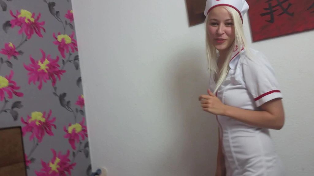 sexy foto nr. 1 von Krankenschwester in Aktion