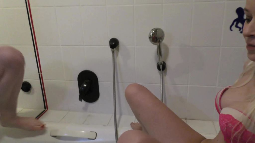 sexy foto nr. 7 von Badewanne als Großraumtoilette benutzt
