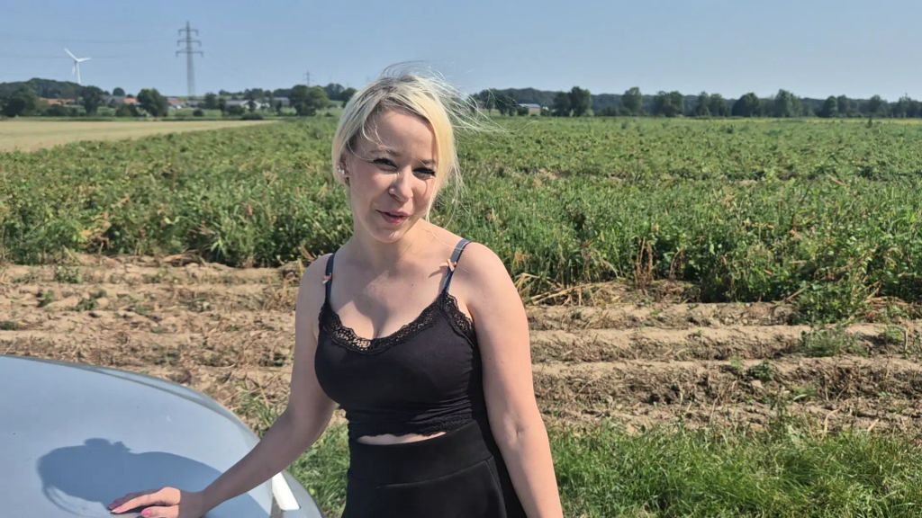 sexy foto nr. 3 von Geil von der Motorhaube gepinkelt!