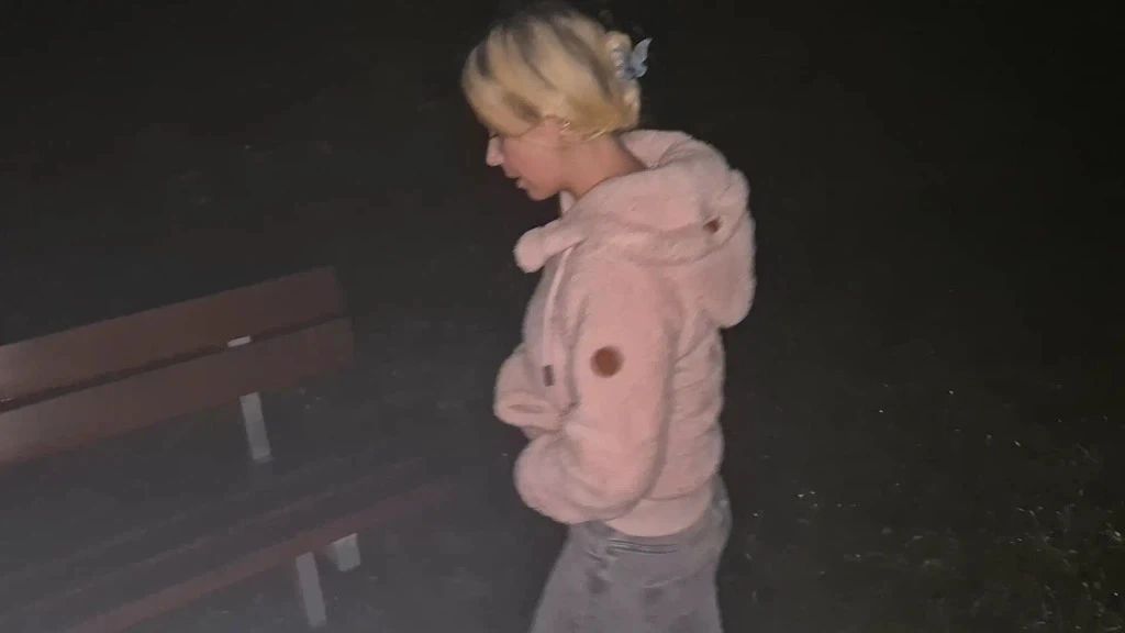 Spaziergang endet mit Parkbank pinkeln !