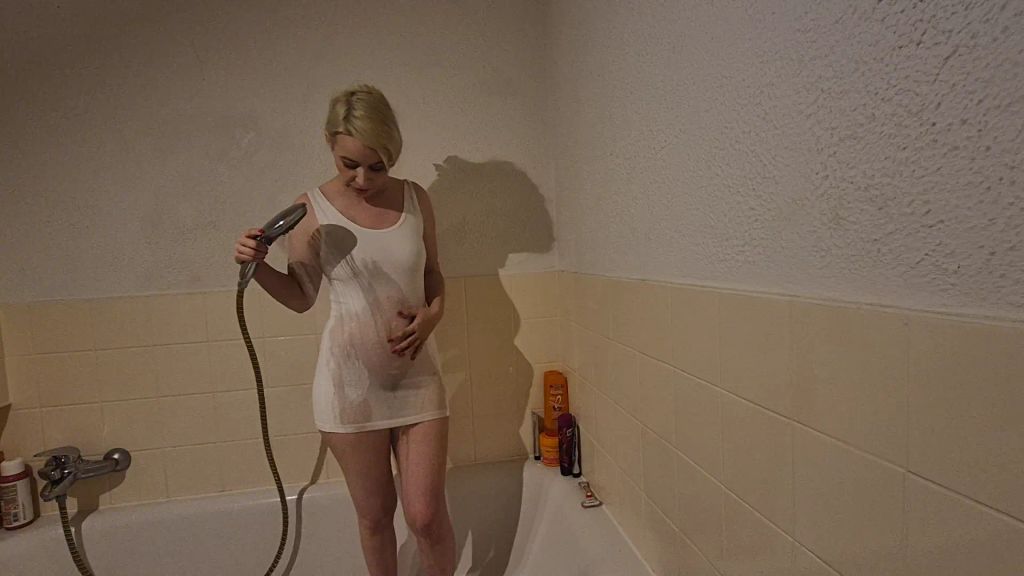 sexy foto nr. 3 von Duschen im weisen Top