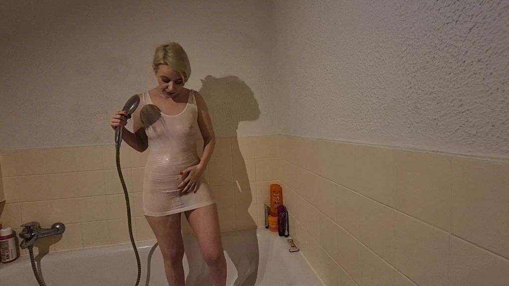 sexy foto nr. 5 von Duschen im weisen Top
