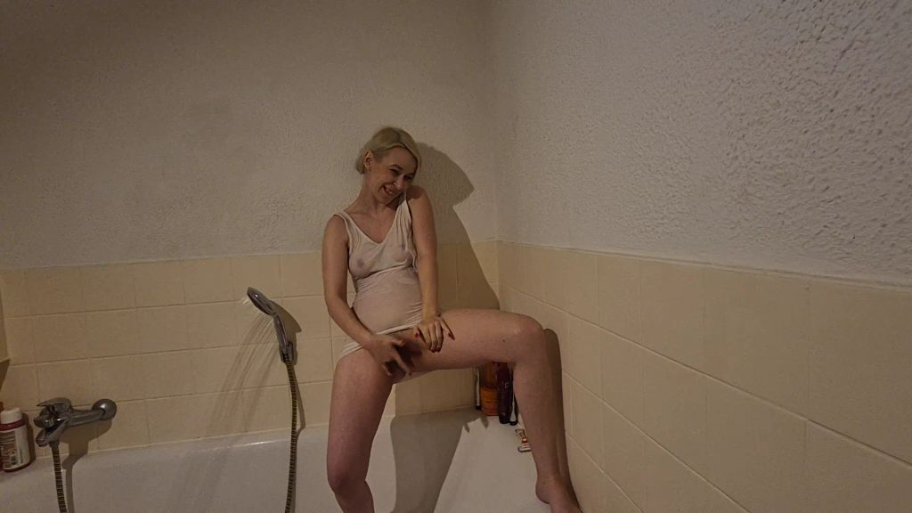 sexy foto nr. 8 von Duschen im weisen Top