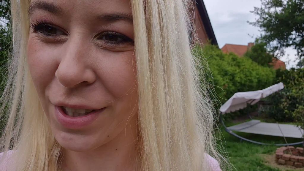 sexy foto nr. 3 von Heimlich in den Garten meines Nachbarns gepisst