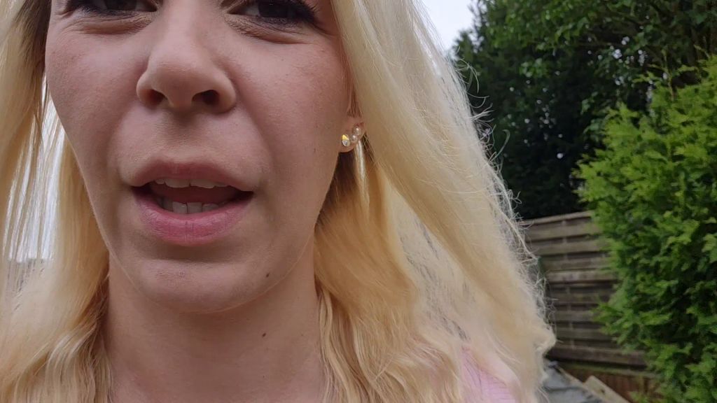 sexy foto nr. 4 von Heimlich in den Garten meines Nachbarns gepisst