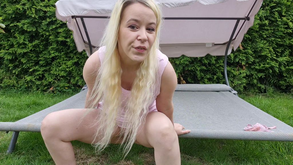 sexy foto nr. 8 von Heimlich in den Garten meines Nachbarns gepisst