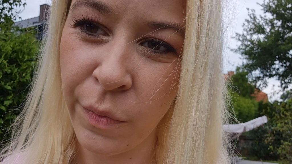 sexy foto nr. 9 von Heimlich in den Garten meines Nachbarns gepisst
