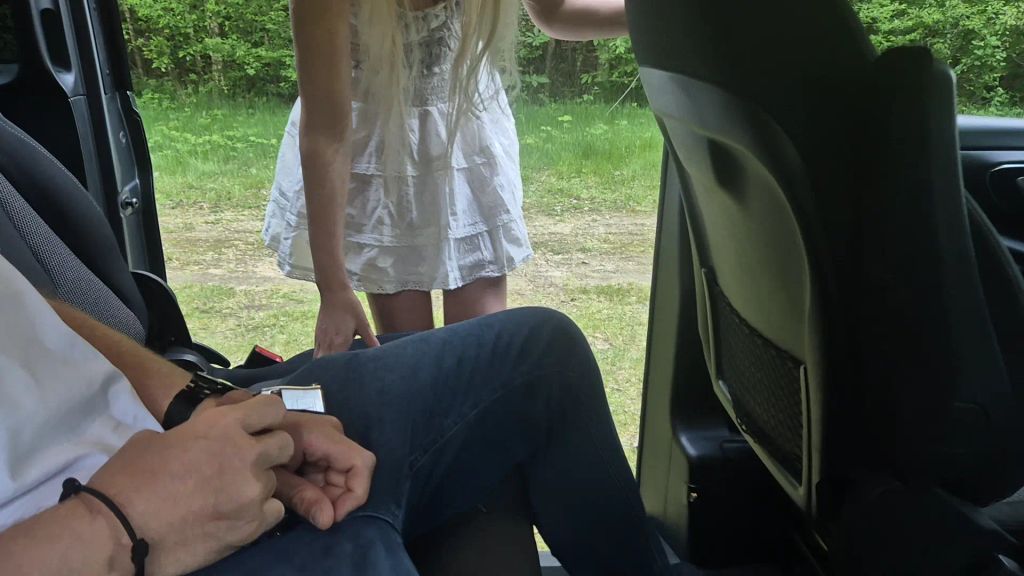 sexy foto nr. 1 von Fremden outdoor beim wichsen im Auto erwischt