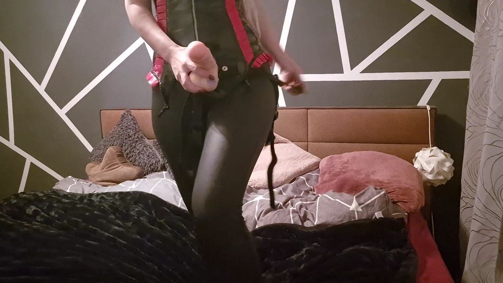 sexy foto nr. 3 von Dominante Strap- on Action für meinen Sklaven