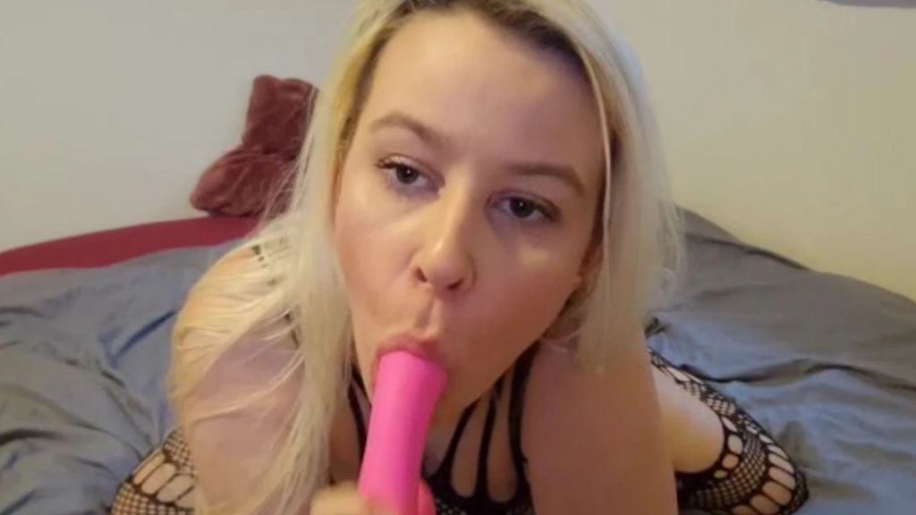sexy foto nr. 10 von Schön mit plug im Ar** und dildo in der Pu**  zum Orgamus