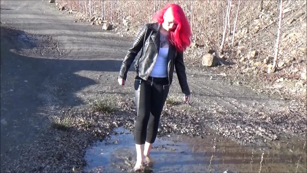 sexy foto nr. 4 von Sexy Füße im Matsch