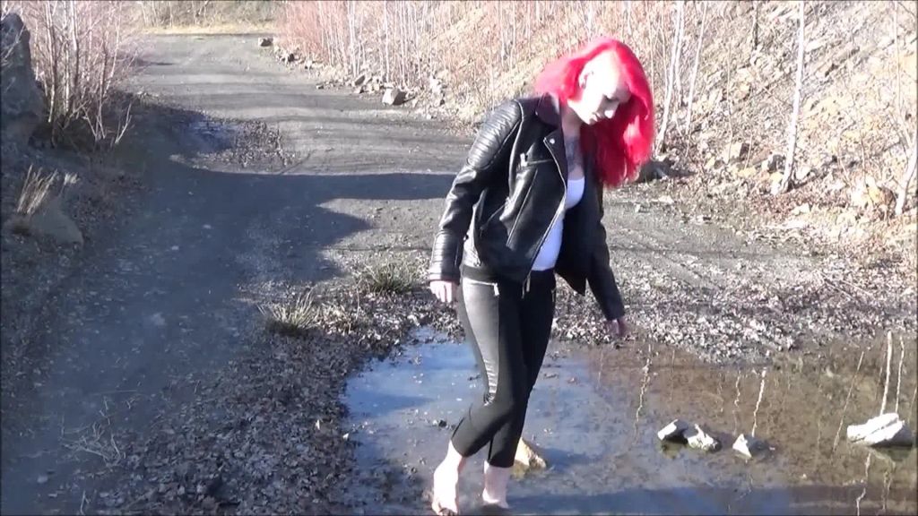sexy foto nr. 5 von Sexy Füße im Matsch