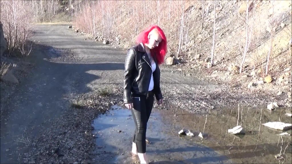 sexy foto nr. 6 von Sexy Füße im Matsch