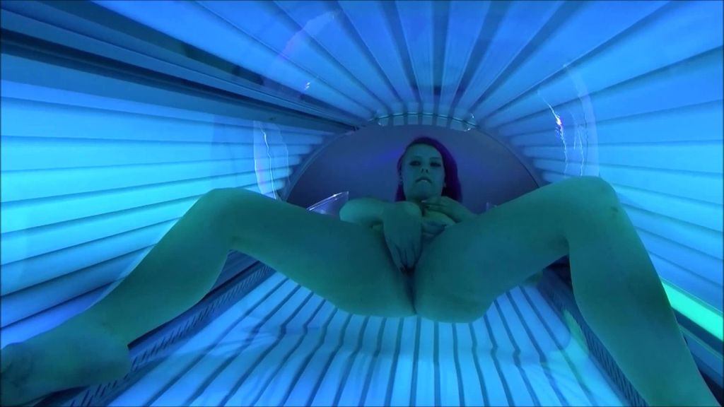 sexy foto nr. 8 von Im Solarium beim fingern beobachtet