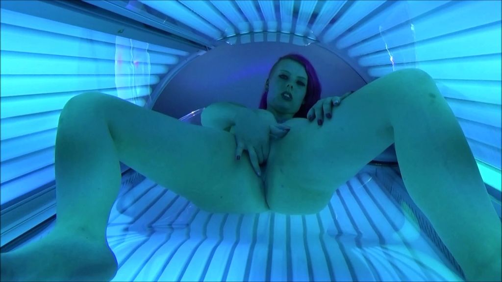 sexy foto nr. 10 von Im Solarium beim fingern beobachtet