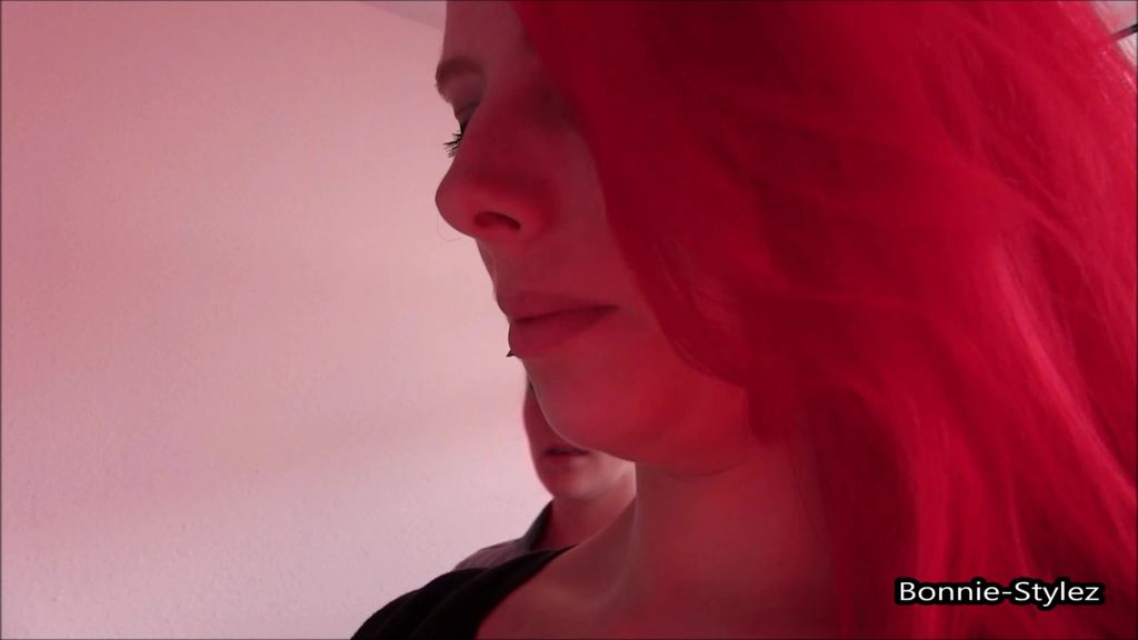 sexy foto nr. 4 von Einfach DREIST - BITCH PISS in der SPARKASSE
