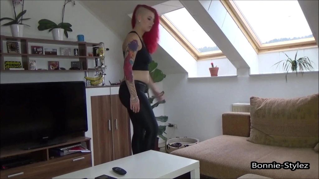 sexy foto nr. 1 von Perverser Vermieter - Miet mit Fick bezahlt! Ass2Mouth
