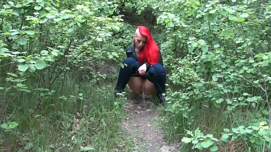 sexy foto nr. 2 von Beim pissen erwischt und durchgefickt