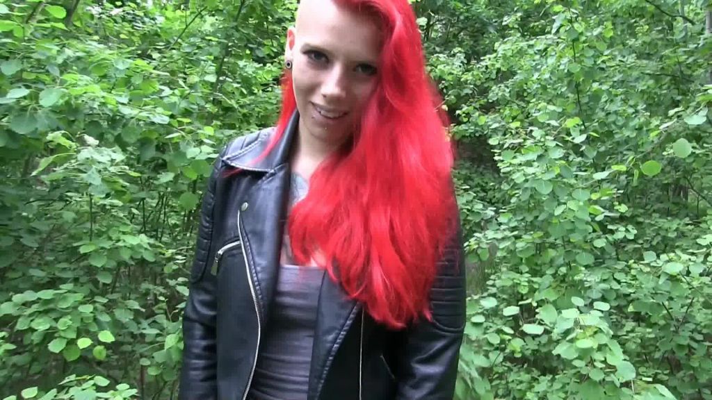 sexy foto nr. 3 von Beim pissen erwischt und durchgefickt