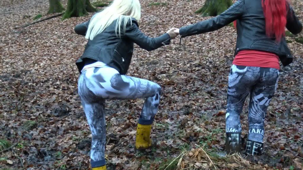 sexy foto nr. 8 von Gummistiefel Girls hilflos im Matsch