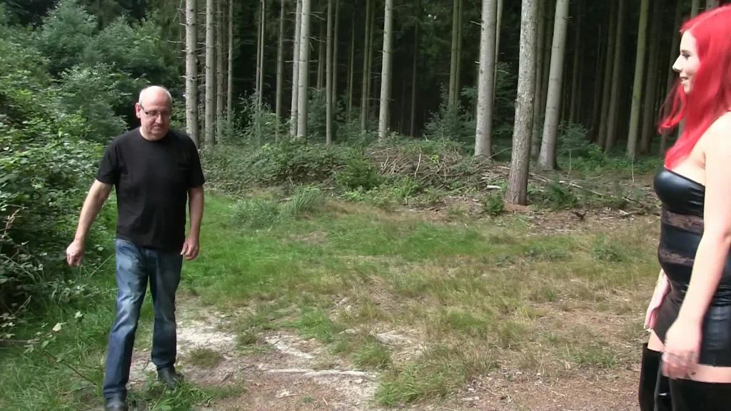 sexy foto nr. 1 von Piss - Sklave öffentlich benutzt