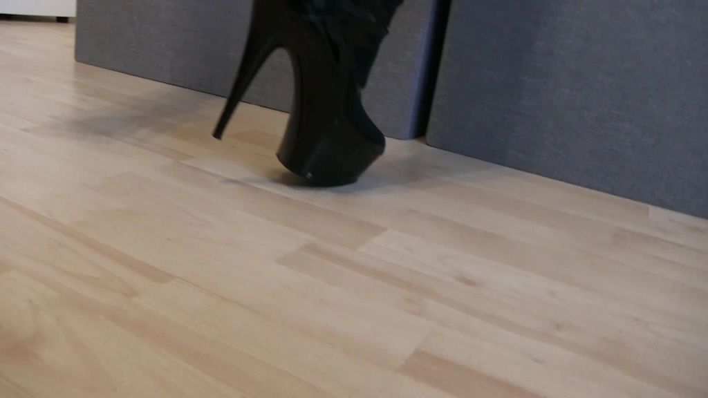 sexy foto nr. 7 von SKLAVE - Leck mir die Stiefel