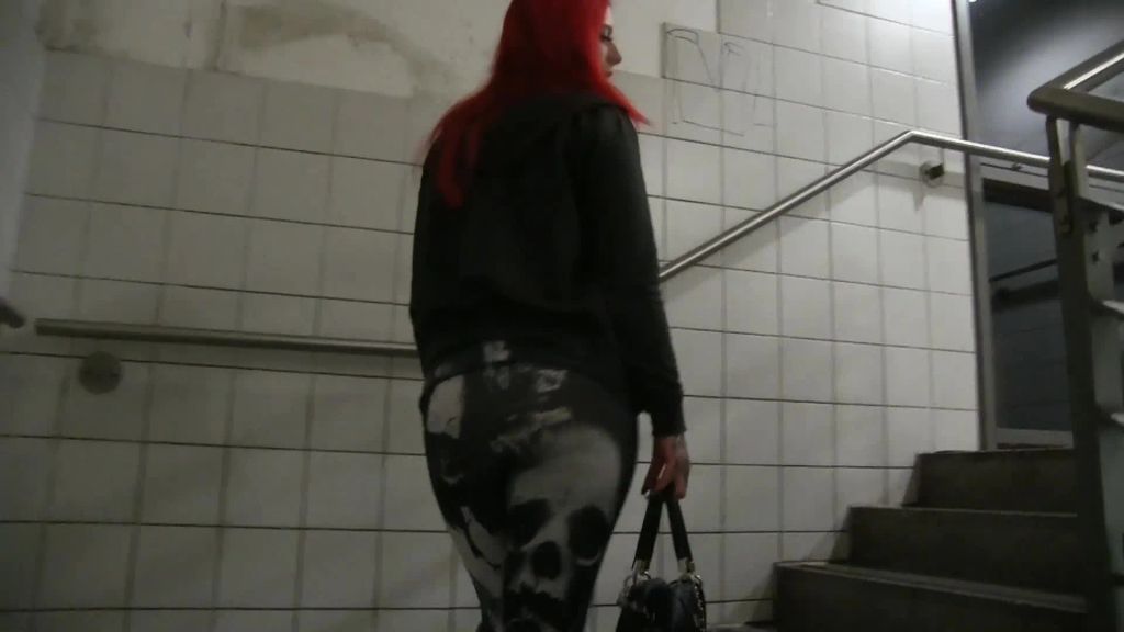 Frecher Piss ins Treppenhaus