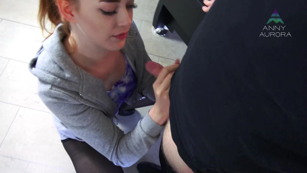 sexy foto nr. 3 von Eingelocht! Die Fickwette verloren und durchgefickt!
