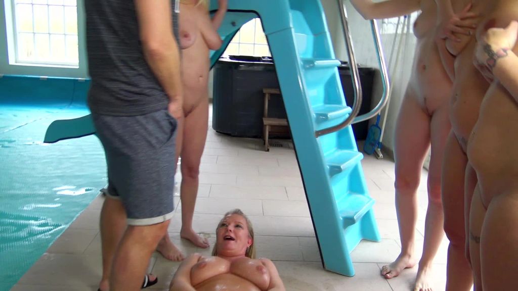 sexy foto nr. 3 von 5-Fach Pisse für den Bademeister!