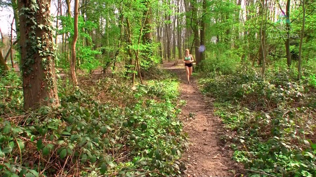 sexy foto nr. 1 von Im Wald gefingert! Extrem Public!!!