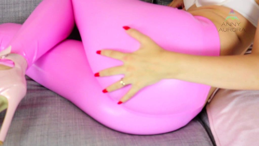 sexy foto nr. 6 von Latex Leggings Bubble Butt Wichsanleitung | Anny Aurora