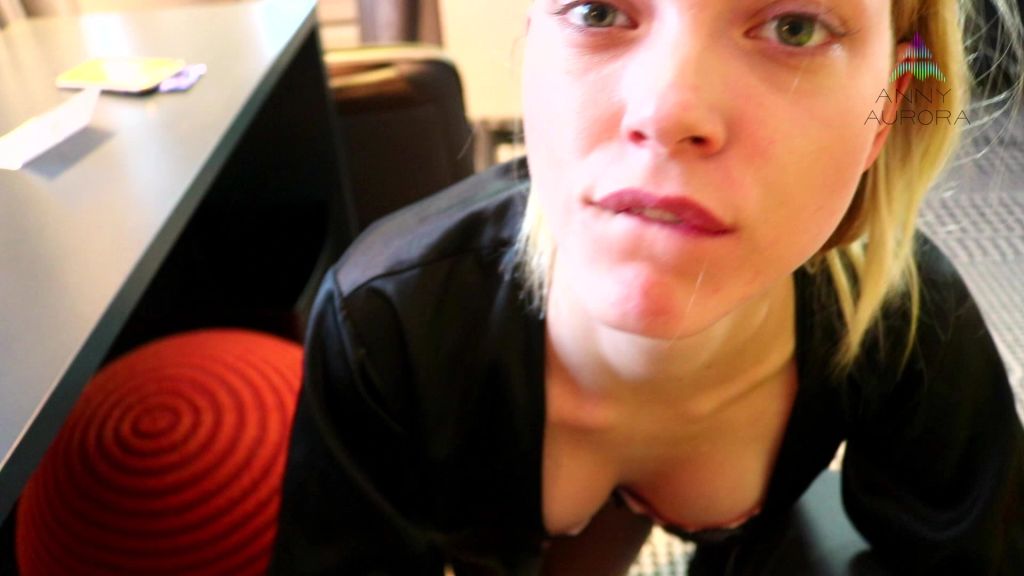 sexy foto nr. 4 von Böse! Fick mit mir, die Arbeit kann warten! | Anny Aurora